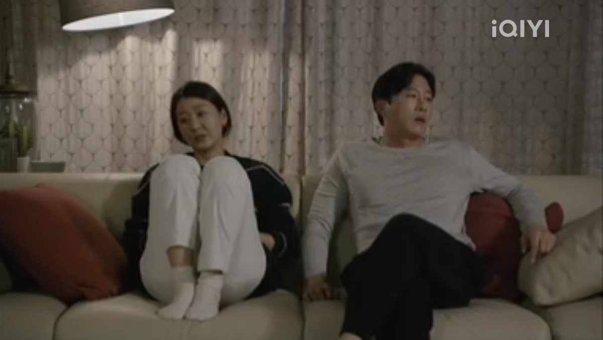 kdrama_menfess's tweet photo. •kdm• ⚠️ Reply 1988 ⚠️

GUYSSS Ini suaminya Deoksun siapaaa? Waktu awal2 muncul kirain Sunwoo, ternyata bukan. Tapi kayaknya mah Jungpal ya? Cool2 rese gitu ih, lucu bgt kalo Doksun beneran ama Jungpal 🥰🥰 https://t.co/WLqgACnCOB