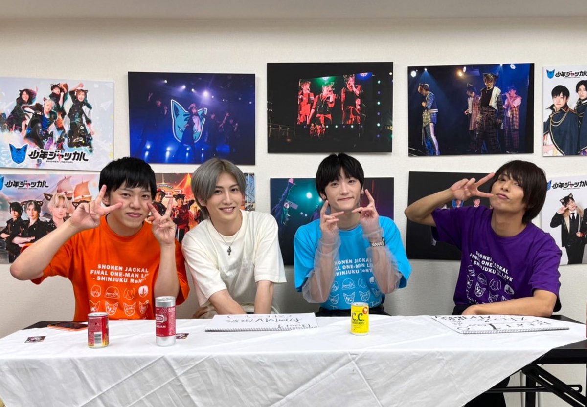 shonen_jackal's tweet photo. 🦊御礼🦊
本日、招待特典の撮影が終了いたしました。
皆様お手元に届くのお楽しみにしてくださいね！
これにて少年ジャッカルの活動は全て終了となりました。

最後まで少年ジャッカルらしく
わいわい撮影をさせていただきました。

関わって下さった皆様
本当に応援ありがとうございました。 https://t.co/PmuO2NRSc9