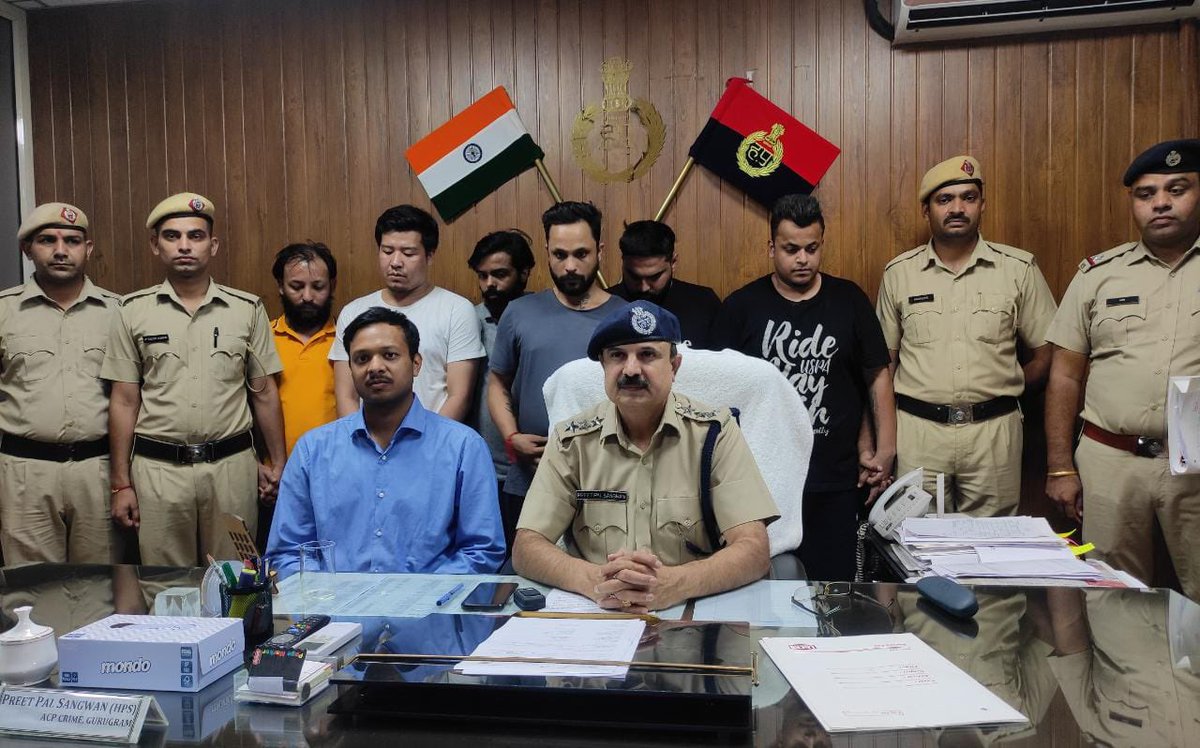 gurgaonpolice's tweet photo. USA और CANADA मूल के लोगों को तकनीकी सहायता देने के नाम पर ठगी करने वाले #फर्जी कॉल सैन्टर का किया भण्डाफोङ मैनेजर सहित कुल 06 गिरफ्तार।

#कब्जा से 07 डेक्सटॉप कम्प्यूटर सिस्टम सेट व 01 मोडम बरामद।

@police_haryana @cmohry https://t.co/ekut6VJ3gl