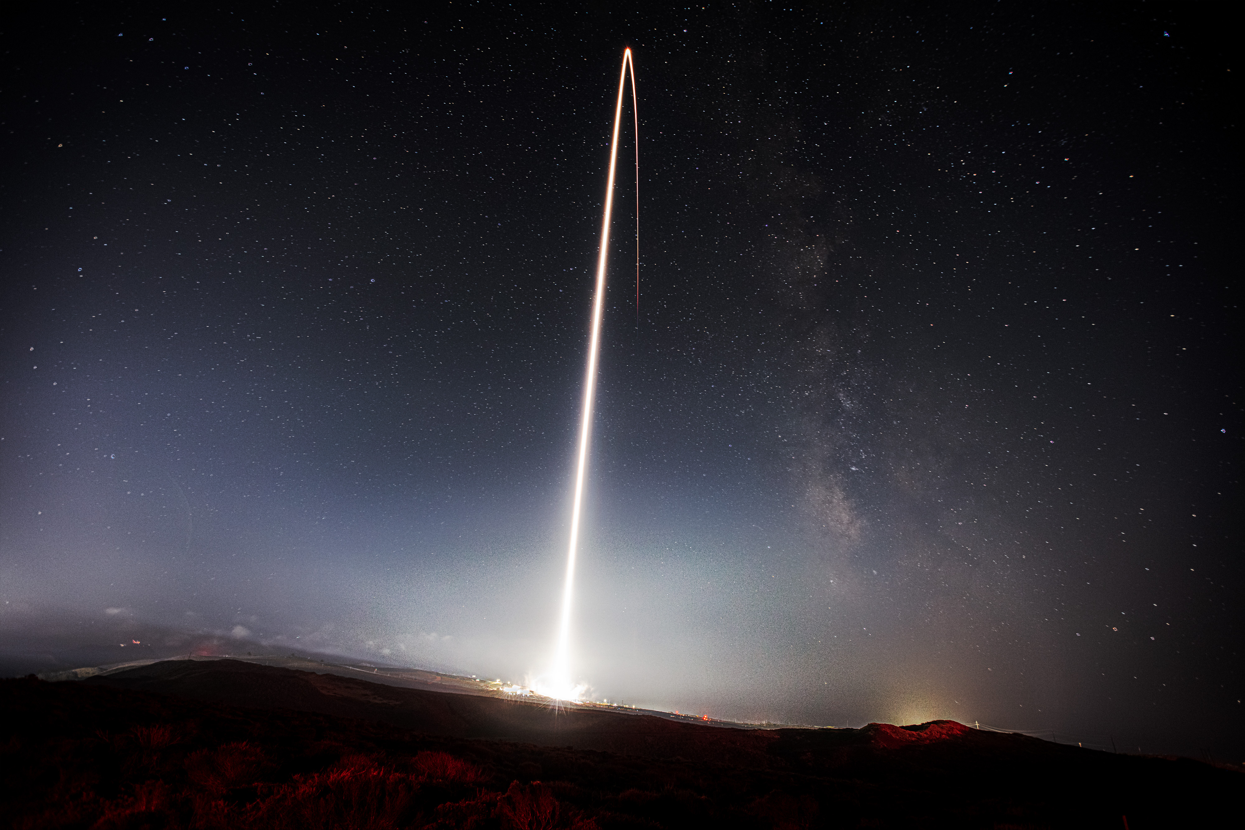 В космос уже неоднократно запускали. Starlink Falcon 9. Starlink SPACEX спутники. Старлинк ракета Falcon 9. Ракета SPACEX.