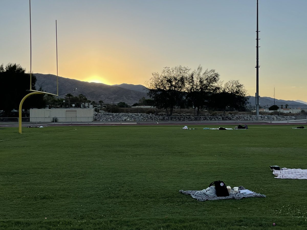 S_Pendergraph's tweet photo. #DHSHS Senior Sunrise ‘22-23 Having a Wonderful Wednesday Morning https://t.co/Y5ZUKw8Vd9