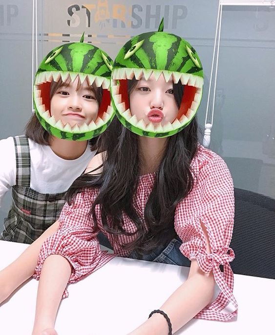 yyujinationn's tweet photo. AUGUST ENDS WITH WONYOUNG

SEPTEMBER STARTS WITH YUJIN https://t.co/4W5K5tjc9P