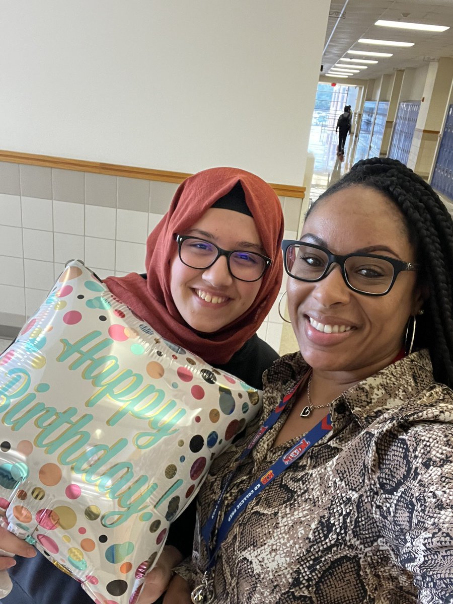 Moore2Educate's tweet photo. I love birthdays!
I love our emergent bilingual students!
Why not celebrate both today🥳
@FISD_EB @Cen10titans https://t.co/ABbgeLiRv0
