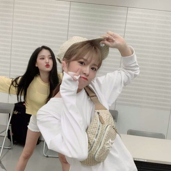 yyujinationn's tweet photo. AUGUST ENDS WITH WONYOUNG

SEPTEMBER STARTS WITH YUJIN https://t.co/4W5K5tjc9P