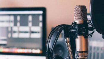 waytoawesomenes's tweet photo. RT @oni_sas: YouTube lance une page dédiée aux podcasts

#marketingdigital #socialselling #webmarketing

YouTube profite de sa position de plateforme de podcast (involontaire) la plus utilisée pour lancer une page dédiée aux podcasts. Les frontières en .… https://t.co/qRhjTLRgip