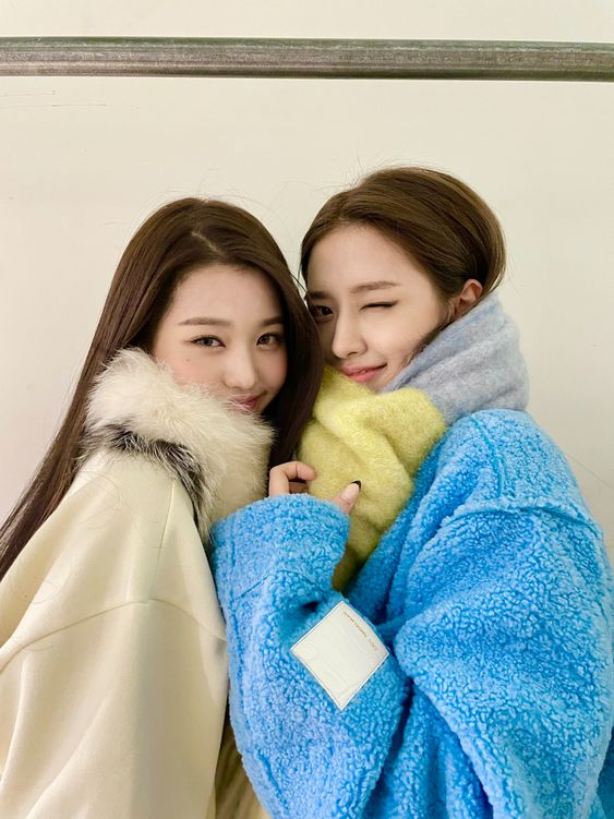 yyujinationn's tweet photo. AUGUST ENDS WITH WONYOUNG

SEPTEMBER STARTS WITH YUJIN https://t.co/4W5K5tjc9P