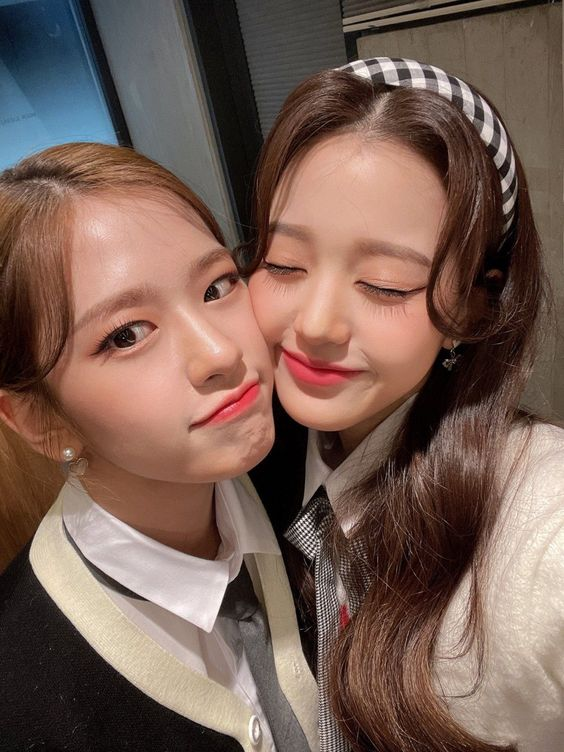 yyujinationn's tweet photo. AUGUST ENDS WITH WONYOUNG

SEPTEMBER STARTS WITH YUJIN https://t.co/4W5K5tjc9P