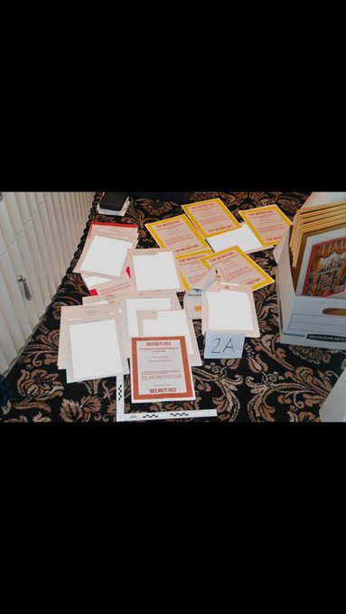 This is so utterly on the nose my brain read it as a stock photo. Like this has to be what comes up when<a href="/tag/savelisa"class="tags"><span>#savelisa</span></a>