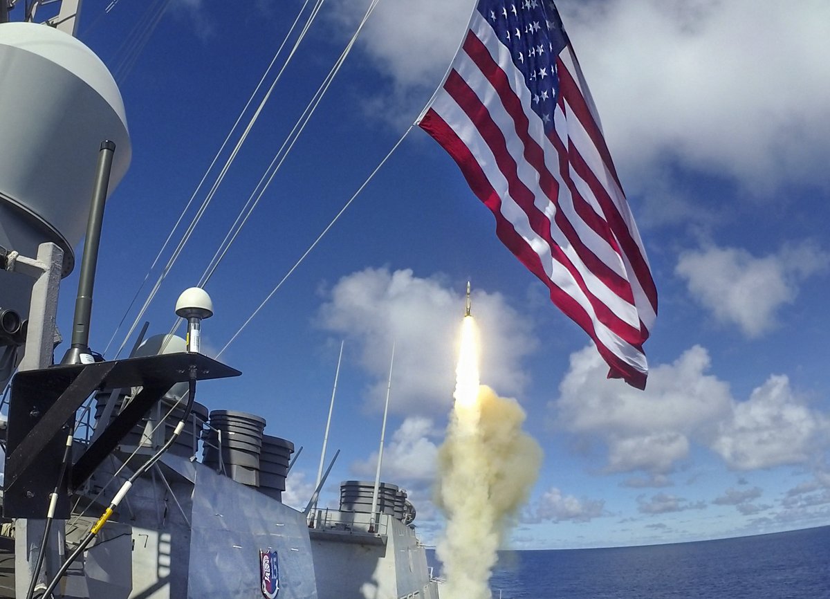 USNavy's tweet photo. #USNavy Photos of the Day:

1️⃣ #USSBarry launches a missile @US7thFleet
2️⃣ #USSDelbertDBlack transits the Mediterranean Sea with Egyptian navy ships @US5thFleet
3️⃣ #USSTripoli #UNREP with #USNSBigHorn @MSCSealift
4️⃣ #MSRON11 trains off California
👉 https://t.co/8TN8y652dB https://t.co/uI6uZUiM8I