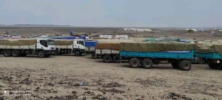 dejuwani12's tweet photo. #Tigrayupdate
> 30+ WFP convey bound to Tigray blocked by federal forces at Serdo.
> At Serdo, any Tigrayan coming from/to Tigray is stopped and arrested. Some are told to return to where they come from.
> Traffic congestion at Serdo & Semera as cars are searched for Tigrayans https://t.co/S8TcBqCl2X