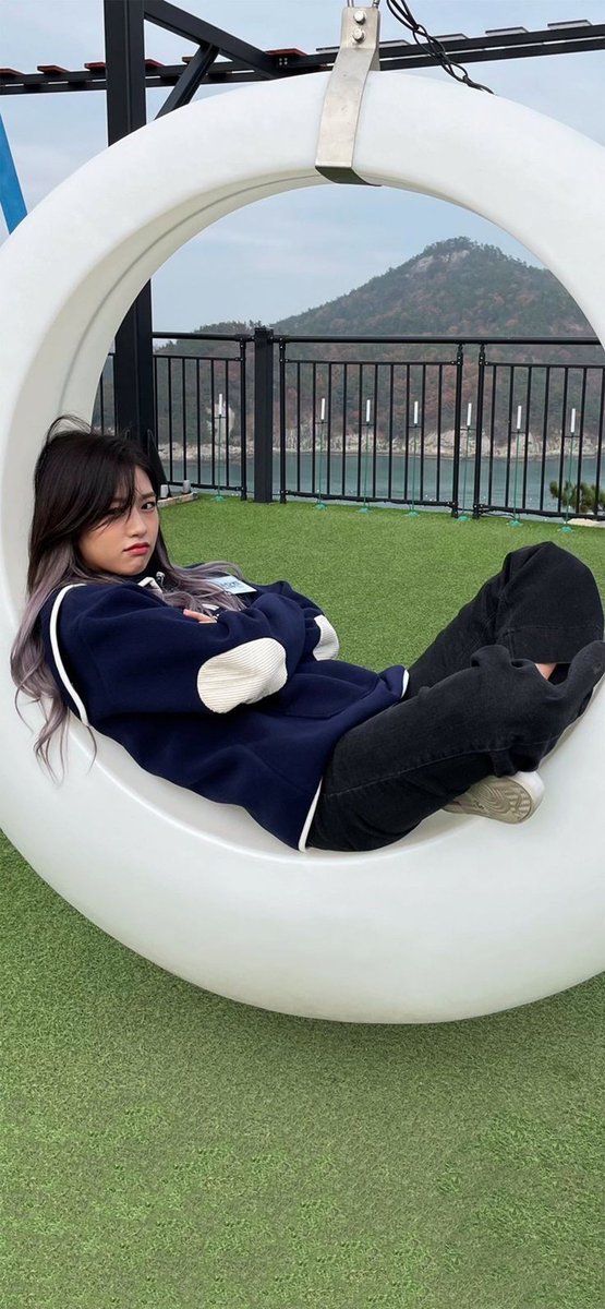 yenalver's tweet photo. Happy birthday to one of the most talented idols I've ever known. It's amazing how you have grown from being a whole baby all-rounder to an outstanding leader and performer. I'll always be here for you 💕

@IVEstarship 
#OurFirstLoveYujinDay 
#유진이의스물을다이브가축하해 https://t.co/gzggMITNfF
