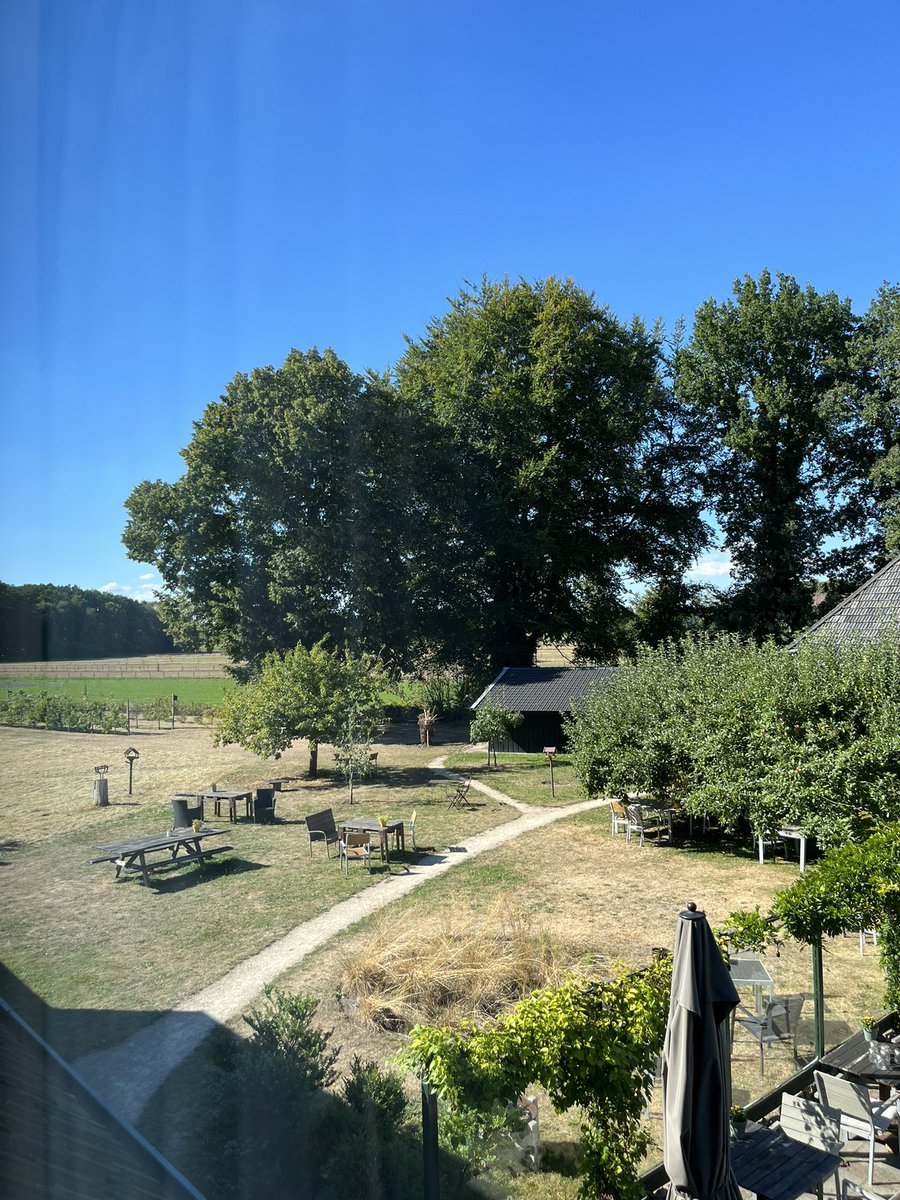 bobrusche's tweet photo. Zo, hotelletje hoor. Hier houden we het wel een paar dagen uit. #Drenthe #Eext https://t.co/Ahq8F0gMDU