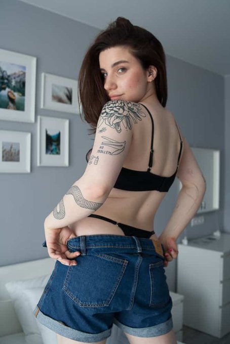 Finishing my stream on manyvids in 2 hours 😻 https://t.co/ICiZeTv0UP<a href="/tag/mvsales"class="tags"><span>#mvsales</span></a>