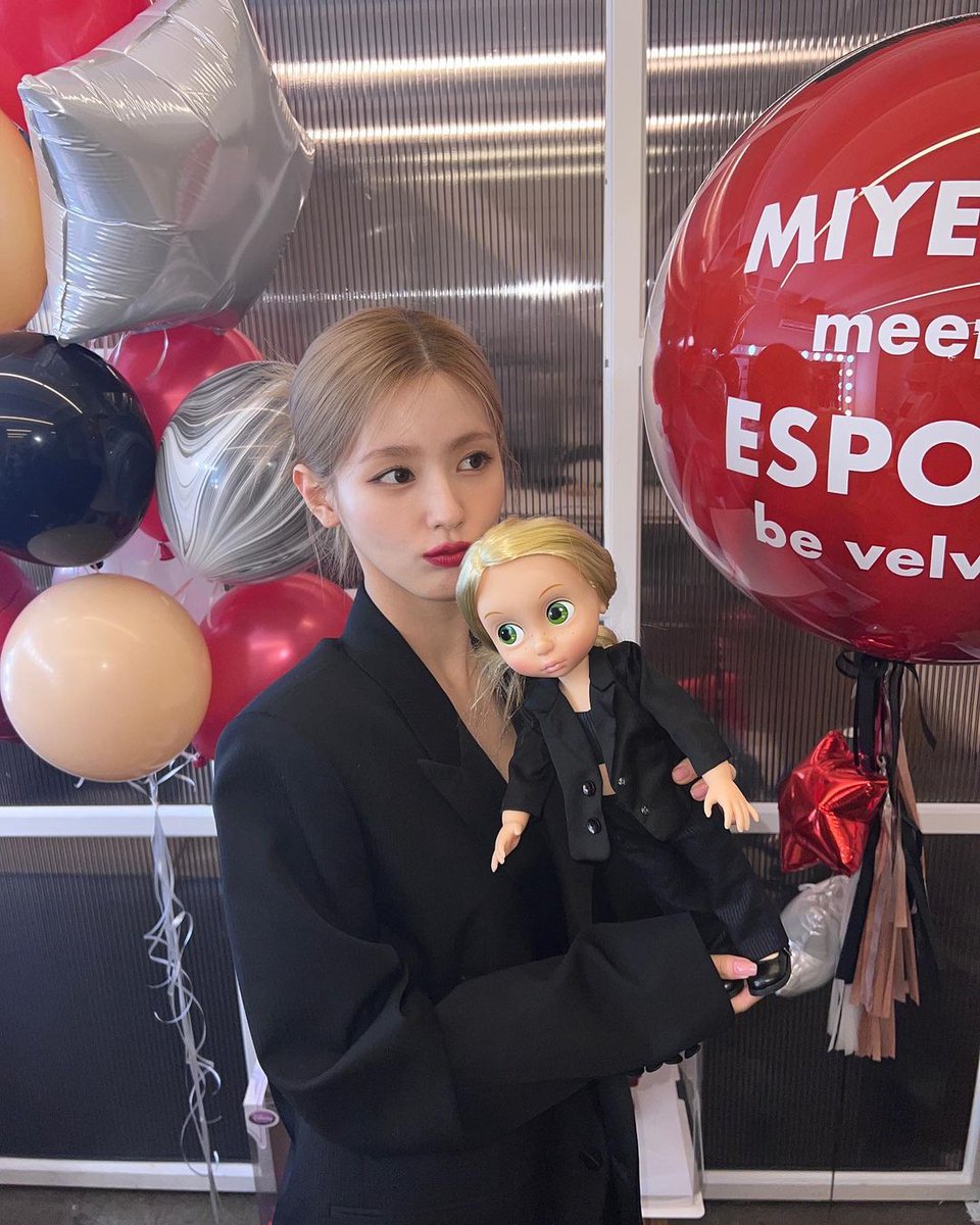 hello! have a nice day, drink water and eat something! 

zrobili moją lalkę 😳

#UTOPIAIDOL 
#UTOPIAINSTAGRAM