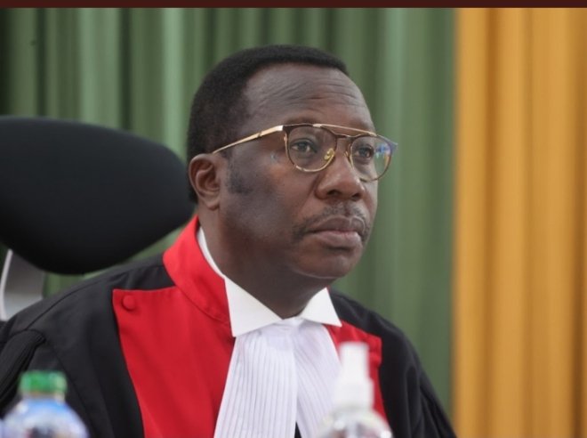 Qalvins's tweet photo. Somebarry remind Gladys Shollei that's in SCOK there's no smokin weed but Smokin Wanjala and Martha Koome. As we plan to open IEBC servers, remember every man brags of his pennis however tiny. Form 34A https://t.co/kB7or2Z7Dl