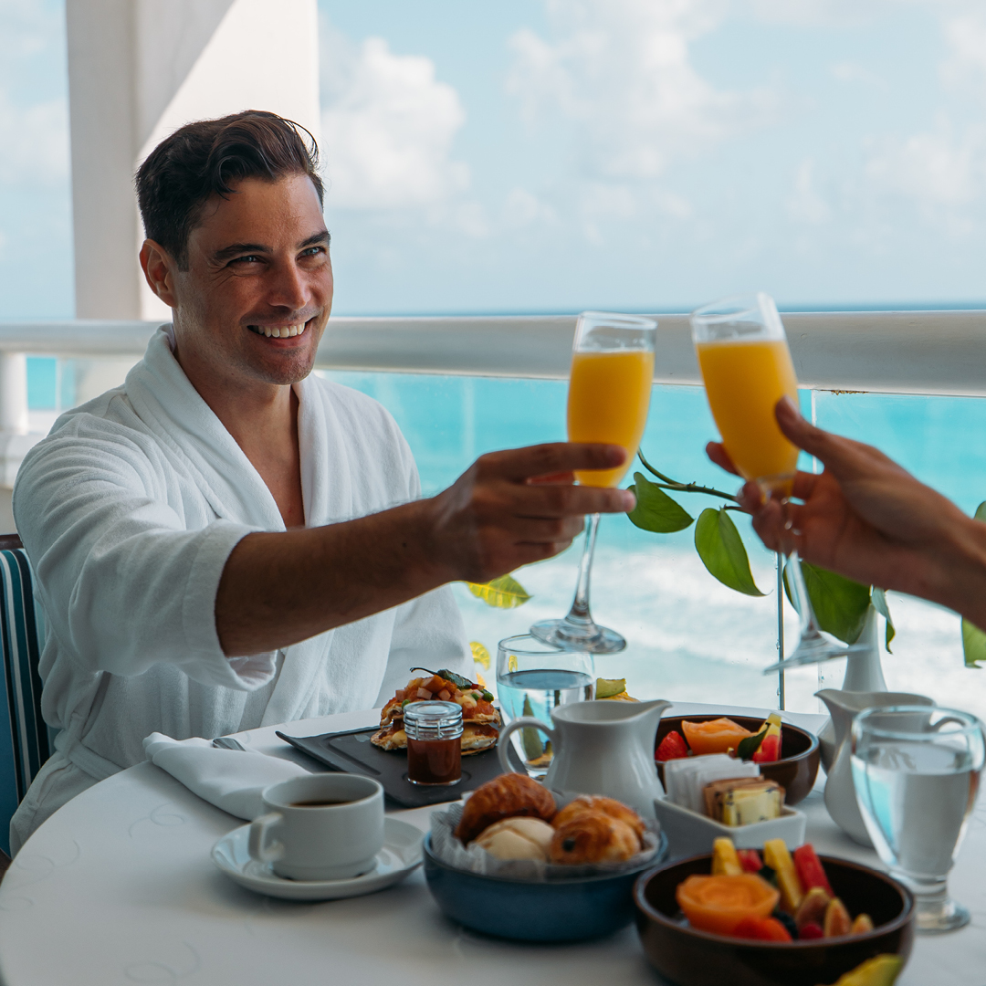 AlltraCancun's tweet photo. Mimosas to start our day, how could we not be smiling?
.
Mimosas para empezar el día, ¿cómo no estar sonriendo?
.
#WyndhamAlltraCancun. https://t.co/vgLSYlBEfX