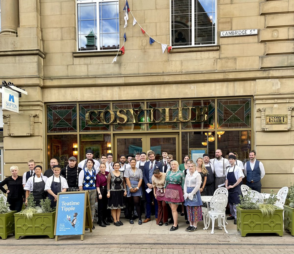 able_mabel's tweet photo. Congratulations @The_CosyClub Harrogate for a glorious glittering launch party last night. Every success to you and the fabulous team. #cosyclubharrogate #viplaunch #newopening #cosyclub #harrogatedining https://t.co/hbkTQrZ4gO