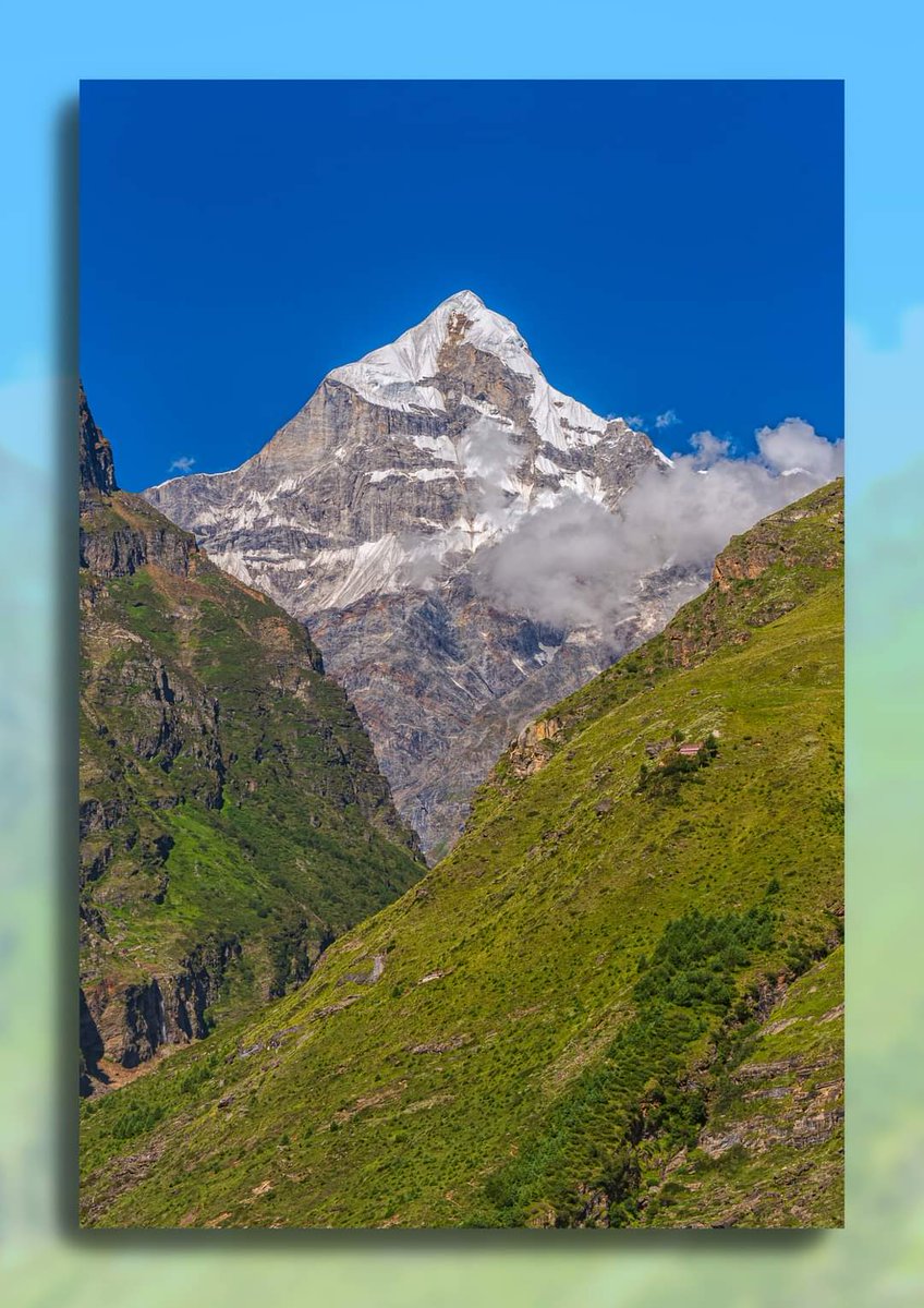 AbhiScreech's tweet photo. Akhand Bharat as seen from Badrinath.
Mt. Nilkanth standing tall at ~6500mts asl.
#badrinath #nilkanth #Bharat #akhandbharat #snowclad https://t.co/DgTMTMjJjO