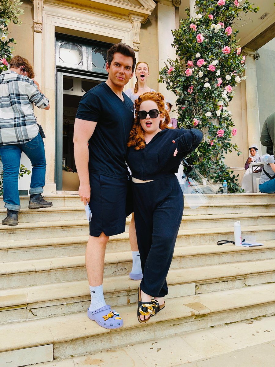 NetflixFR's tweet photo. Ils sont beaux, ils sont forts, ils arrivent. 

Les Chroniques de Bridgerton saison 3, prochainement. https://t.co/Tmbquvu0py