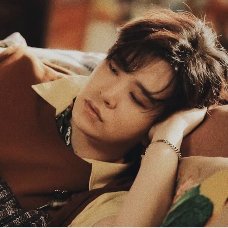 gotseventure's tweet photo. #GOT7 #2JAE Unfinished AU

- Paper Plane -

Since Youngjae was a kid, he tend to write down his pain in a paper, make a paper plane out of it, and fly it at the beach in front of his house. He will do it whenever he feels sad. + https://t.co/XTbDWmOtFb