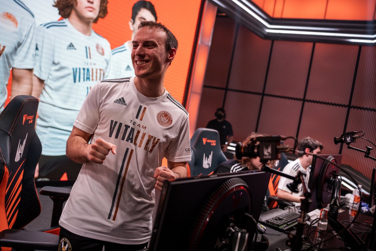 KingslayerLEC's tweet photo. #Worlds2022 Mid Lane is STACKED! https://t.co/IxjDttTUxq