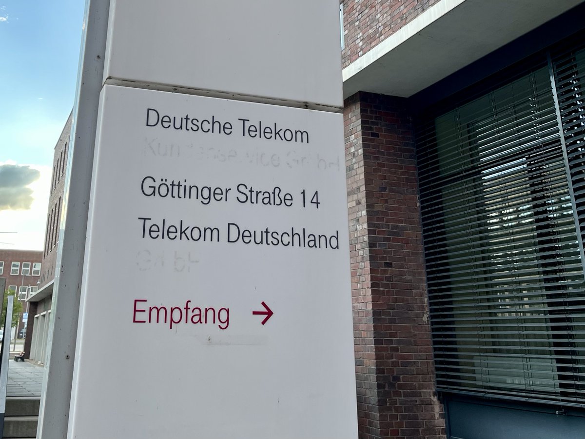 Mal wieder kein Netz? Die <a href="/DeutscheTelekom/">Deutsche Telekom</a> hat offenbar extra Räume, wo man immer Empfang hat.