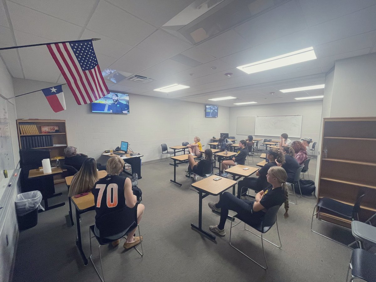 Our first MHS Leadership Council meeting this morning! How to be a Tier One leader: 1. Invite teammates to take ownership of mission 2. Cast a clear vision 3. Love those that you lead #WTB #warriormentality