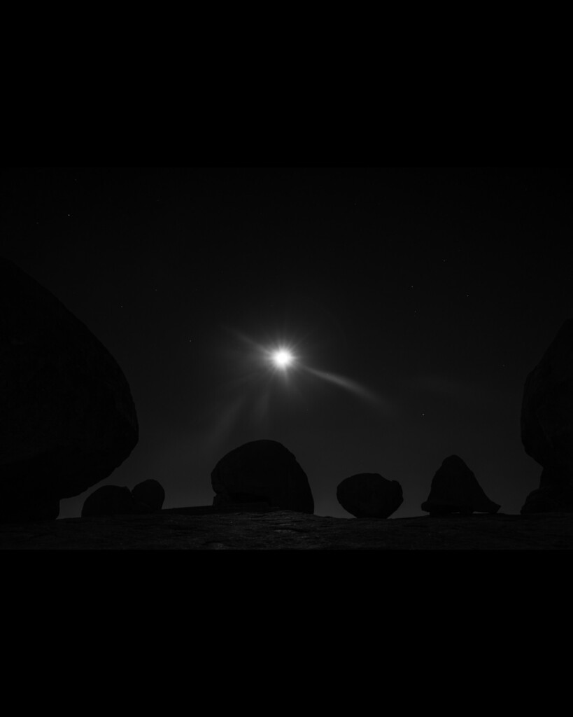 JonathanBatten's tweet photo. Other-worldly at World's view 🌕
.
.
.
#moon #moonlight #otherworldly #otherworld #astrophotography #blackandwhite #blackandwhitephotography #safari #safariphotography #travelphotography #visitzimbabwe #exploringafrica #roadtrip #visitafrica #wanderlu… https://t.co/jY3YB8QLlY https://t.co/vQR7Q7PwSn