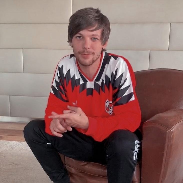 ltwindowsil's tweet photo. louis anuncia sus nuevas eras con pedacitos de argentina ENTIENDEN https://t.co/BhMdAyYvzy
