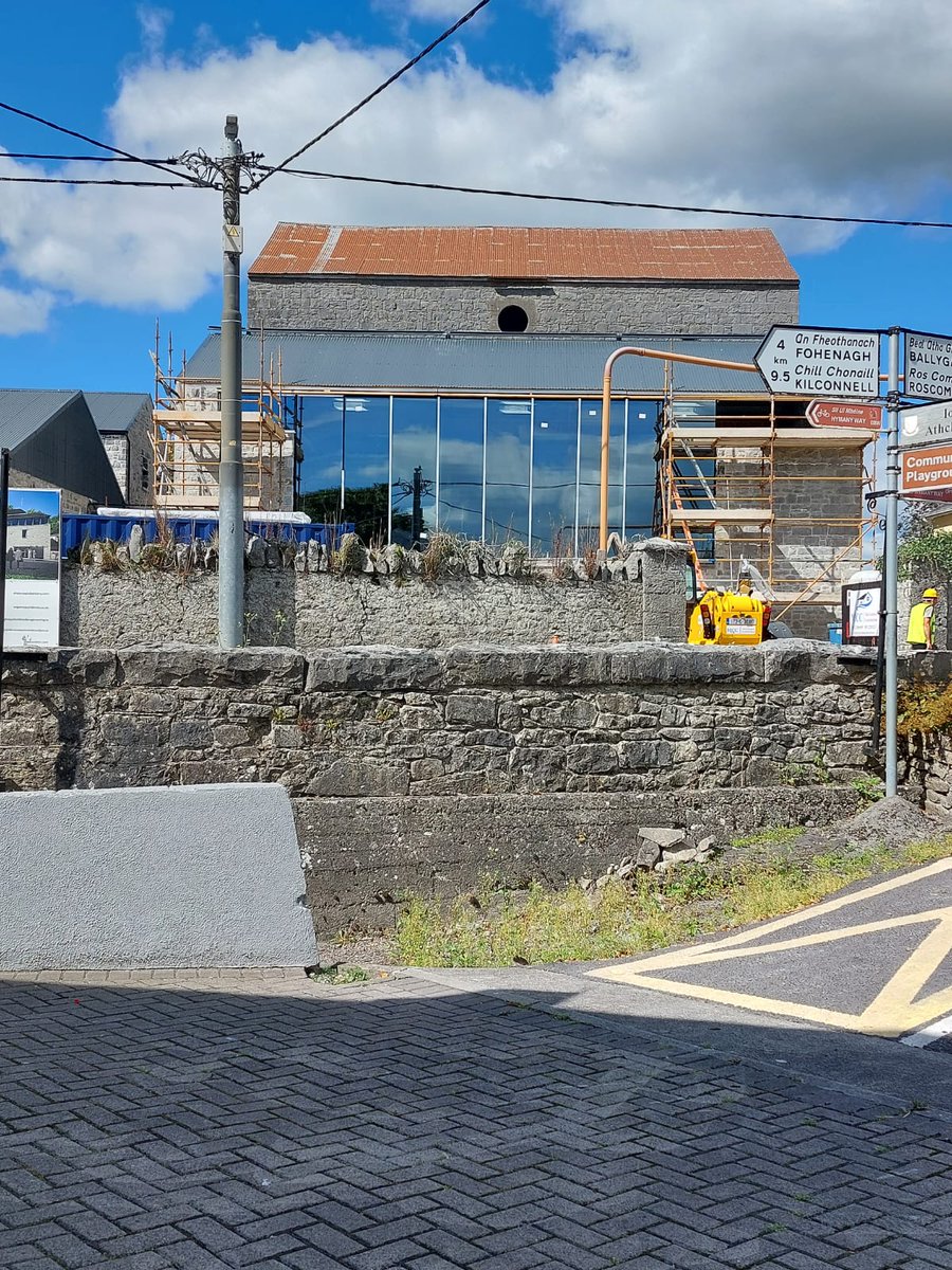 ahascraghspirit's tweet photo. Exciting progress today as we install the Still House window. In a few weeks time our three copper pot stills will sit proudly behind this glass, over looking the village.
#AhascraghDistillery #WestofIreland #IrishWhiskey #copperpots #OldBuildings #FamilyBond https://t.co/UTdkYoIvKf