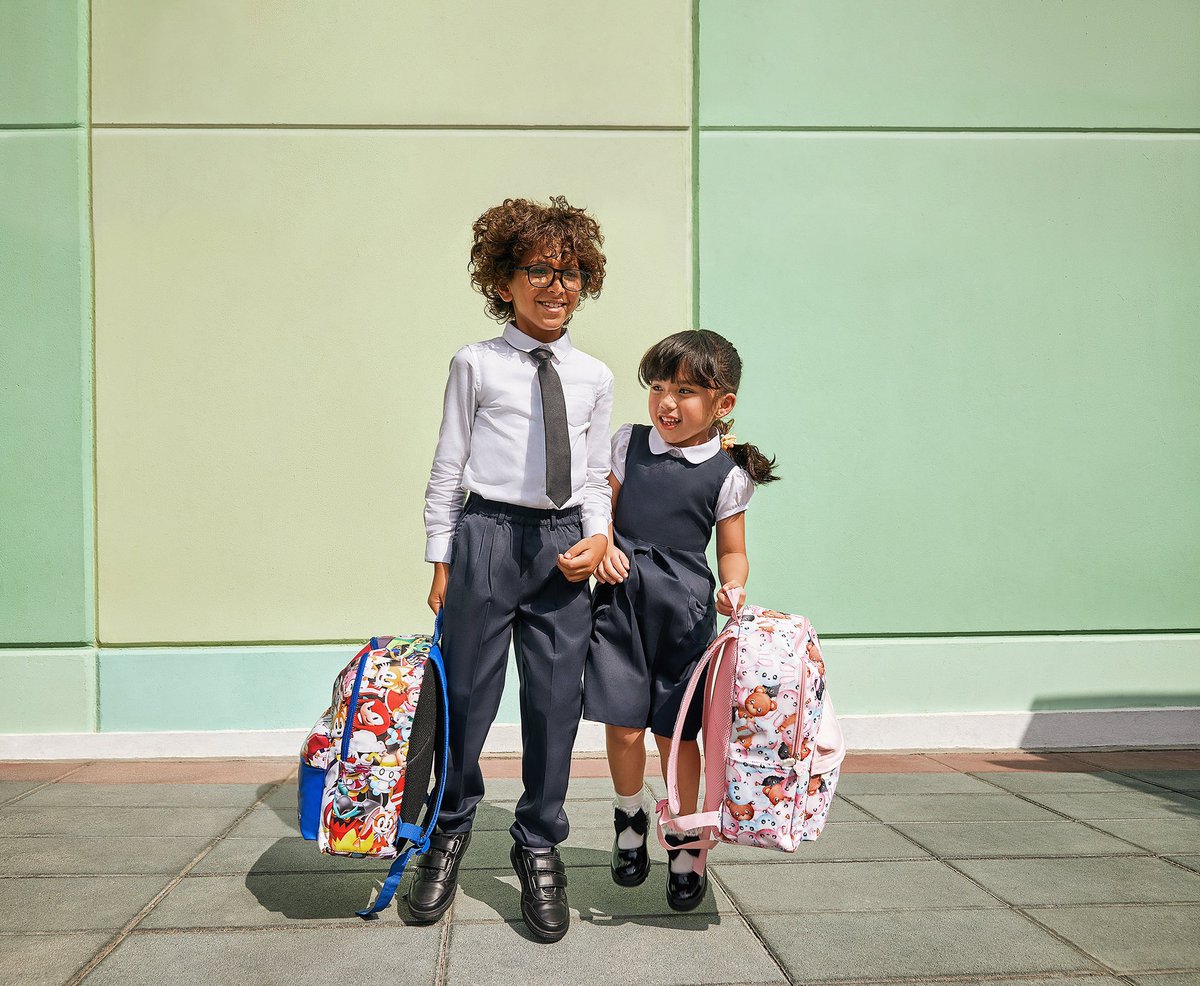 CentrepointME's tweet photo. When the race to the bus starts 👧 👦🏻
#BackToSchool #MadeForSchool #MadeForLife #Centrepoint #CentrepointME https://t.co/sGLxdRSDhS