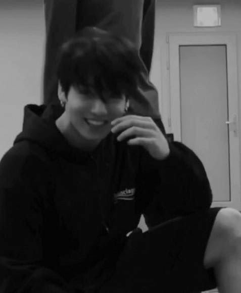 B18724417's tweet photo. Küçük tavşanımız 25 yaşında 🥺💜
İyi doğdun bebeğimiz 
#JUNGKOOKDAY https://t.co/RdLRmWcKi2