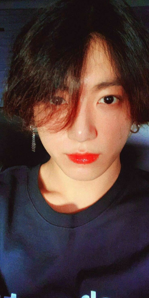 B18724417's tweet photo. Küçük tavşanımız 25 yaşında 🥺💜
İyi doğdun bebeğimiz 
#JUNGKOOKDAY https://t.co/RdLRmWcKi2