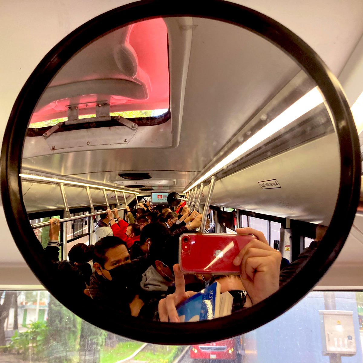 aldo_mf's tweet photo. #DiariosDeViaje no hay mucha multitud hoy en el @MetrobusCDMX línea dos #CommuteDiaries https://t.co/SNROvl7JU3