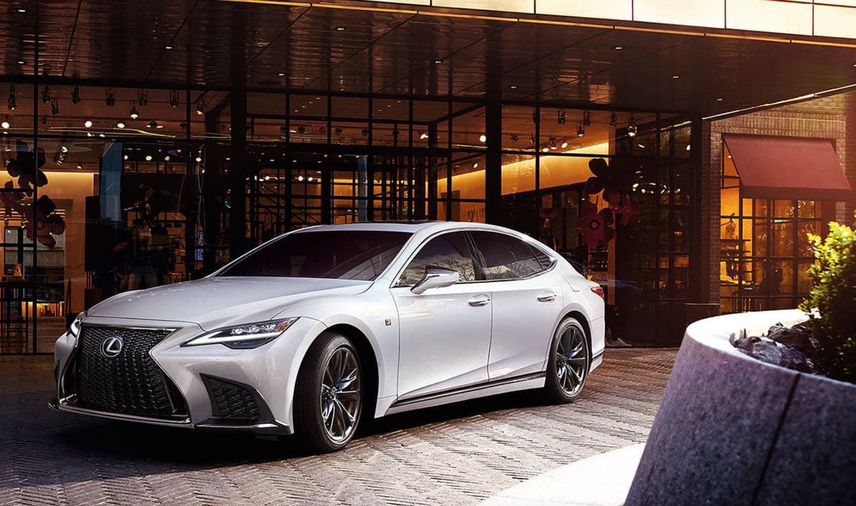 LexusFreehold's tweet photo. The reimagined LS captures your attention with its coupe-like profile, redesigned headlamps and taillamps, and more daring front fascia.
https://t.co/knYrubdheQ
.
.
.
#lexusfreehold #freeholdnj #luxurycars #luxury #lexus #lexusoffreehold #cardealership https://t.co/hbs6njQ6FS
