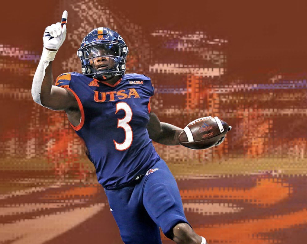 jessecan2's tweet photo. - t h r e e  d a y s -  rain or shine, it’s party time! @Dosmeeps @DosMeepsRob @DosMeepsBrandon @UTSAFTBL #BeatHouston #utsatailgate #tailgating #rowdybynature #dosmeepstailgating #respectthepecker #birdsup #peckingcrew #210triangleoftoughness #defendthedome #letsgo210 https://t.co/yV2zW4ZPZO