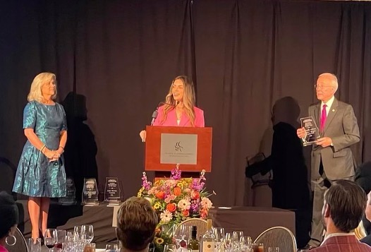 positivelydec's tweet photo. We are so positively proud of President and CEO of @VisitDecaturAL Danielle Gibson for being awarded the “Tourism Executive of the Year” at the Alabama Governor's Conference on Tourism! ✨

📸: Decatur Morgan County Tourism

#PositivelyDecatur #DecaturAL https://t.co/mMlPFztljC
