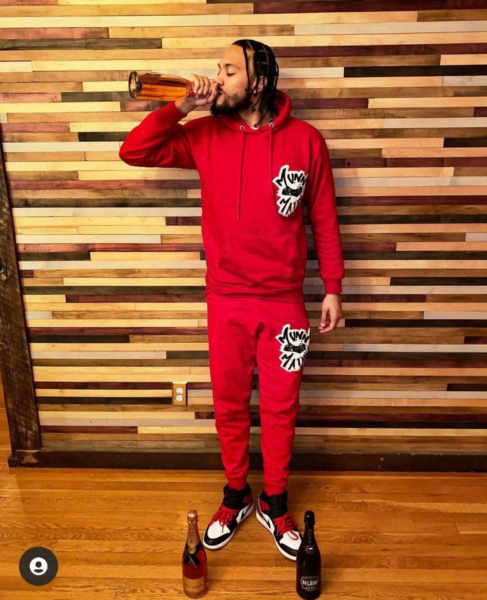 IPutTheHoodOn's tweet photo. Yoooooo @QHallCorner Happy B-Day Cuzzo #OldRedHook #UWasThere #TheFamily #MunnyMade https://t.co/4NEKNZ5Hzx
