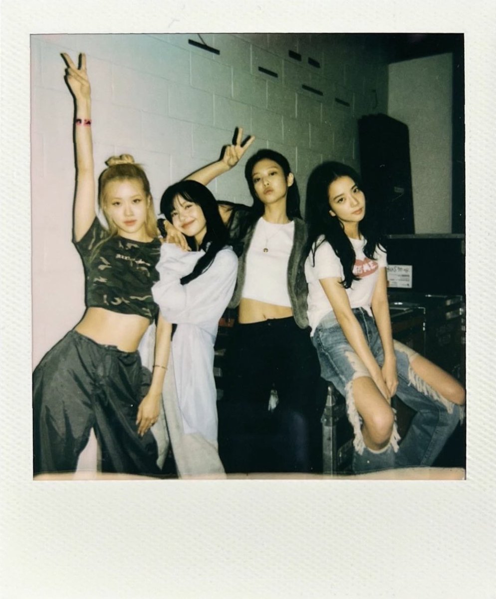 kpopfllm's tweet photo. BLACKPINK OT4 https://t.co/tg6b8h1aWZ