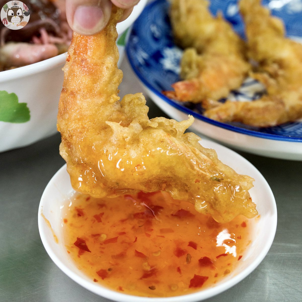 foodblogbkk's tweet photo. เย็นตาโฟกุ้งทอดร้านนี้เด็ดมาก😍 เป็นร้านดังแถวลาดพร้าว เปิดมา 35 ปีแล้ว คนเยอะตลอด ถ้าไปบ่ายๆกุ้งทอดหมดเกลี้ยง ดูความหนาอูมของเจ้ากุ้งสิ🥺 อยากให้ฟังเสียงตอนกัดจริงๆ กรอบกรวบไม่อมน้ำมัน อร่อยมากแบบมากก ร้านชื่อต้นเย็นตาโฟ ลาดพร้าว 71 @aroii https://t.co/K4xi7nZdvN