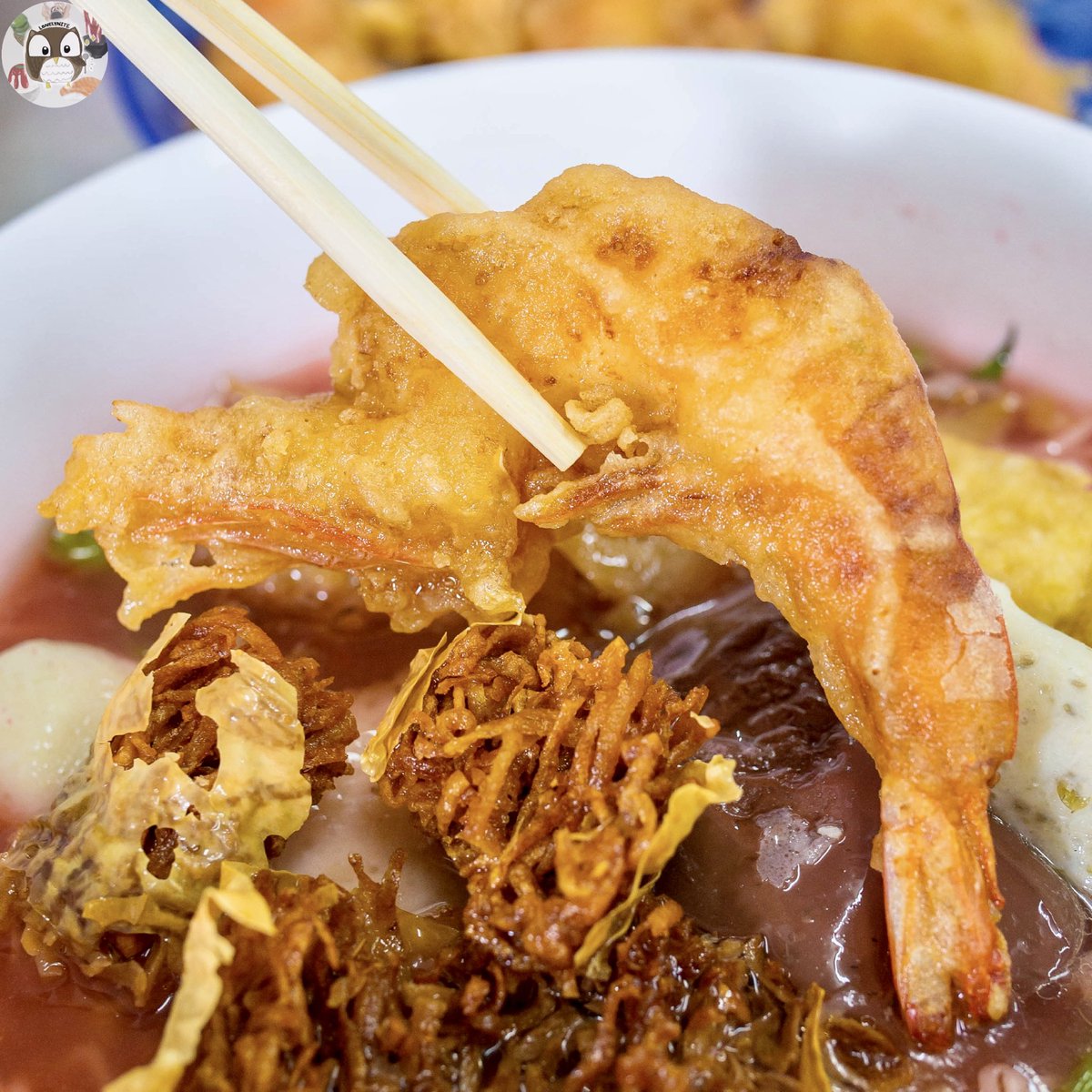 foodblogbkk's tweet photo. เย็นตาโฟกุ้งทอดร้านนี้เด็ดมาก😍 เป็นร้านดังแถวลาดพร้าว เปิดมา 35 ปีแล้ว คนเยอะตลอด ถ้าไปบ่ายๆกุ้งทอดหมดเกลี้ยง ดูความหนาอูมของเจ้ากุ้งสิ🥺 อยากให้ฟังเสียงตอนกัดจริงๆ กรอบกรวบไม่อมน้ำมัน อร่อยมากแบบมากก ร้านชื่อต้นเย็นตาโฟ ลาดพร้าว 71 @aroii https://t.co/K4xi7nZdvN