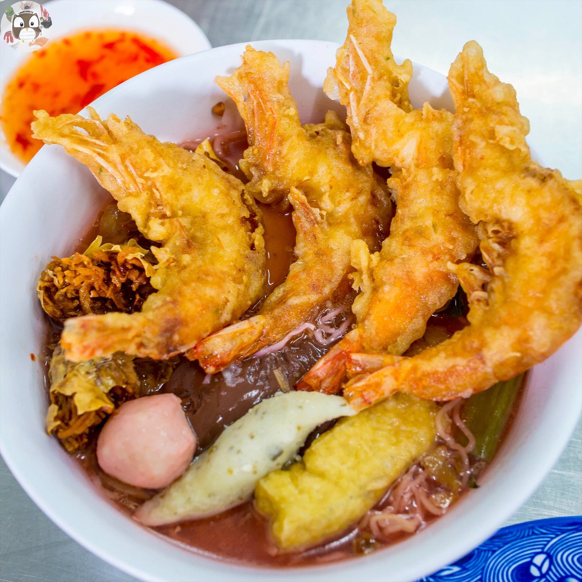 foodblogbkk's tweet photo. เย็นตาโฟกุ้งทอดร้านนี้เด็ดมาก😍 เป็นร้านดังแถวลาดพร้าว เปิดมา 35 ปีแล้ว คนเยอะตลอด ถ้าไปบ่ายๆกุ้งทอดหมดเกลี้ยง ดูความหนาอูมของเจ้ากุ้งสิ🥺 อยากให้ฟังเสียงตอนกัดจริงๆ กรอบกรวบไม่อมน้ำมัน อร่อยมากแบบมากก ร้านชื่อต้นเย็นตาโฟ ลาดพร้าว 71 @aroii https://t.co/K4xi7nZdvN