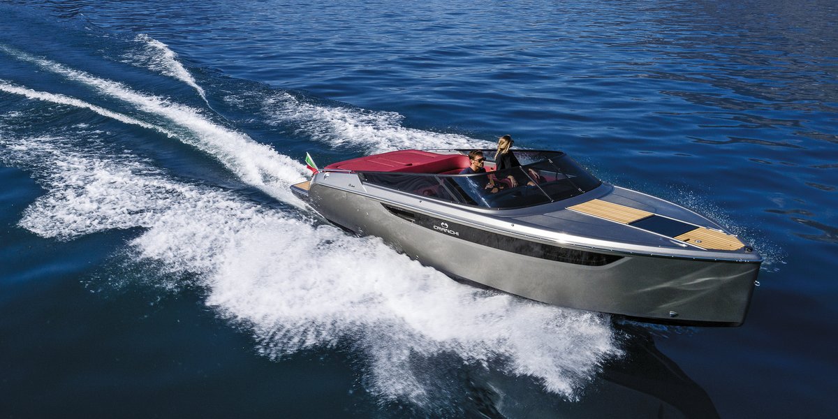 Cranchi_Yachts's tweet photo. With her unique and sophisticated style, the #E26Classic can be the perfect day cruiser and also a luxury tender: perfect to enjoy your dolce vita on the sea. Would you like to see more? #getonCranchi E26 Classic 👉🏻 https://t.co/qqPBjgD4Y9 https://t.co/pG1z2GzGdz