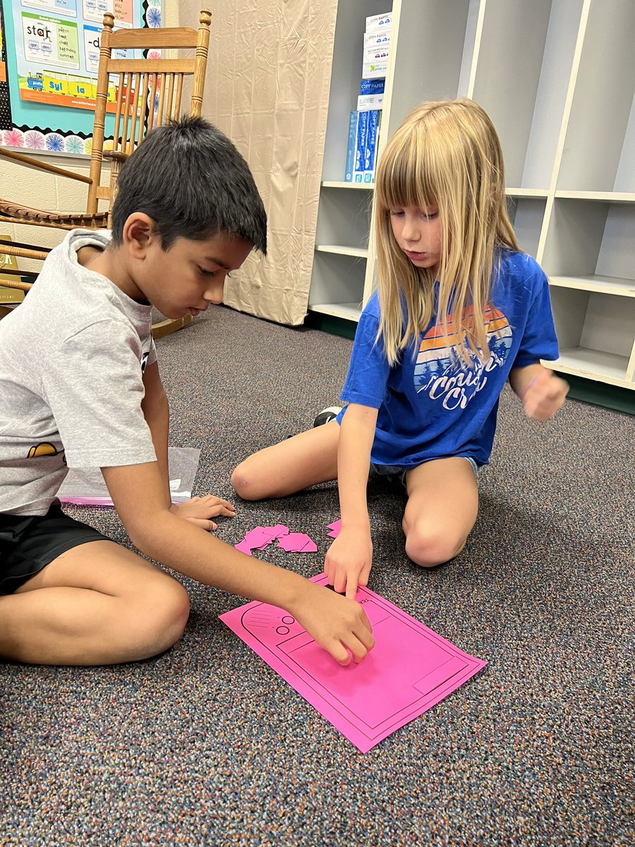 2ndWithWeinbach's tweet photo. Teamwork makes the dream work 🤩 #secondgrade #teamwork https://t.co/VjtiLo6gLJ