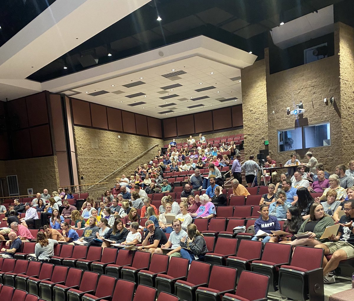 KatiePekel's tweet photo. Thanks for allowing me to be with you this morning Stewartville educators! @SHSTigerPride #HowPeopleLearn https://t.co/MODew8RihX