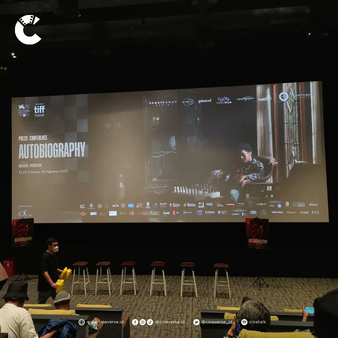 Sapawavefilms's tweet photo. Press conference sekaligus perilisan trailer 'Autobiography' π½οΈβ¨
Film panjang milik Makbul Mubarak segera tayang di bioskop Indonesia.
Film ini juga telah menjadi perwakilan Indonesia di Venice Internasional Film Festival 2022 π
#cineverseid #autibiography https://t.co/X72btrtnUP