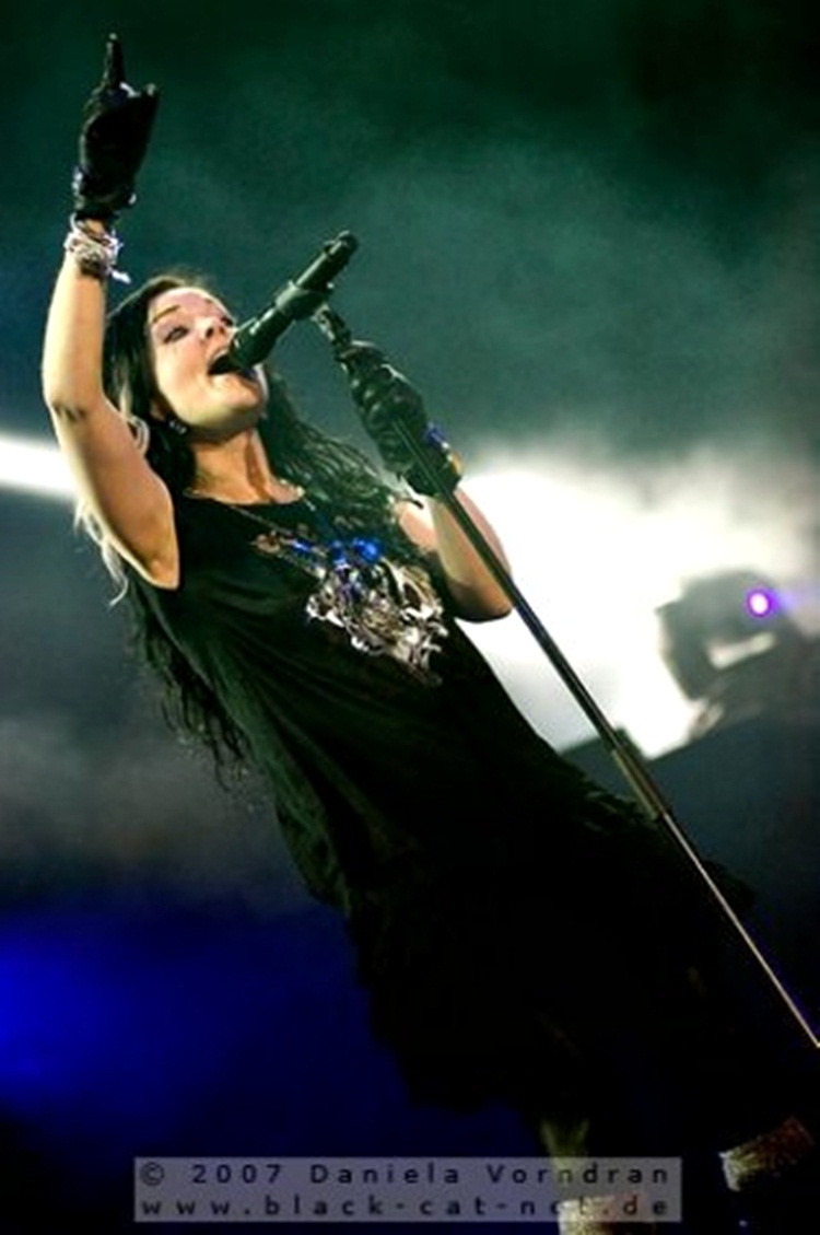 FloorJGoddess's tweet photo. ❤ Anette Olzon  ❤ 

#anetteolzon #goddesses https://t.co/X5puR1xUg9