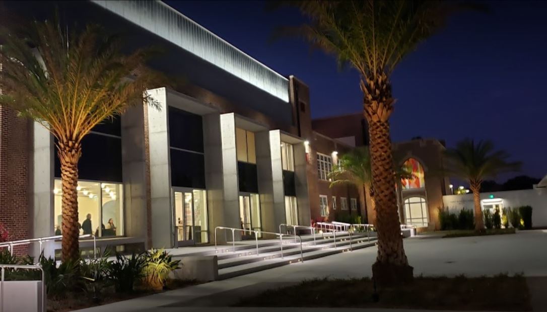 At the link, learn more about an Senior Curator position with <a href="/art_sarasota/">SarasotaArtMuseum</a>!
hubs.ly/Q01l75wP0
#sarasota #sarasotafl #florida #curator #curatorial #seniorcurator #art #arthistory #history #contemporary #contemporaryart #collections