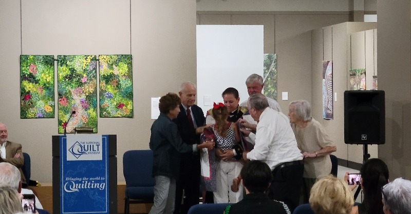 NatQuiltMuseum's tweet photo. We were honored to welcome Paducah native Commander BJ Farrell, along with her family and friends, to the museum. Cmdr. Farrell, the first woman to command the USS Constitution, was awarded a Quilt of Valor for her service.
@NavyOutreach #QOVF #navyoutreach #PaducahKY #quilt https://t.co/ZPgNIMHSDl