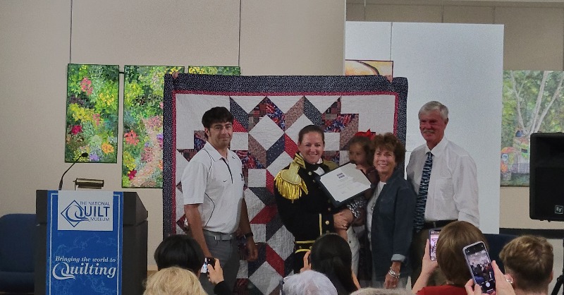 NatQuiltMuseum's tweet photo. We were honored to welcome Paducah native Commander BJ Farrell, along with her family and friends, to the museum. Cmdr. Farrell, the first woman to command the USS Constitution, was awarded a Quilt of Valor for her service.
@NavyOutreach #QOVF #navyoutreach #PaducahKY #quilt https://t.co/ZPgNIMHSDl